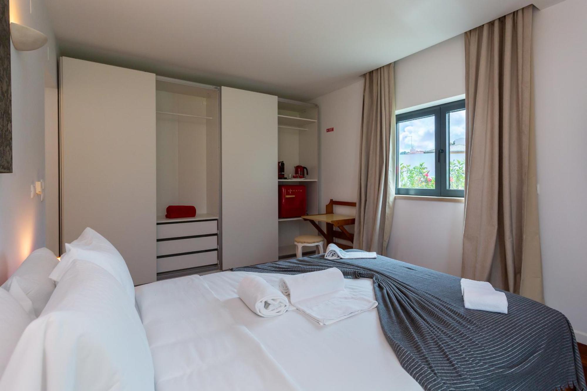 Penedo Escape Sea Suites Colares Exterior photo
